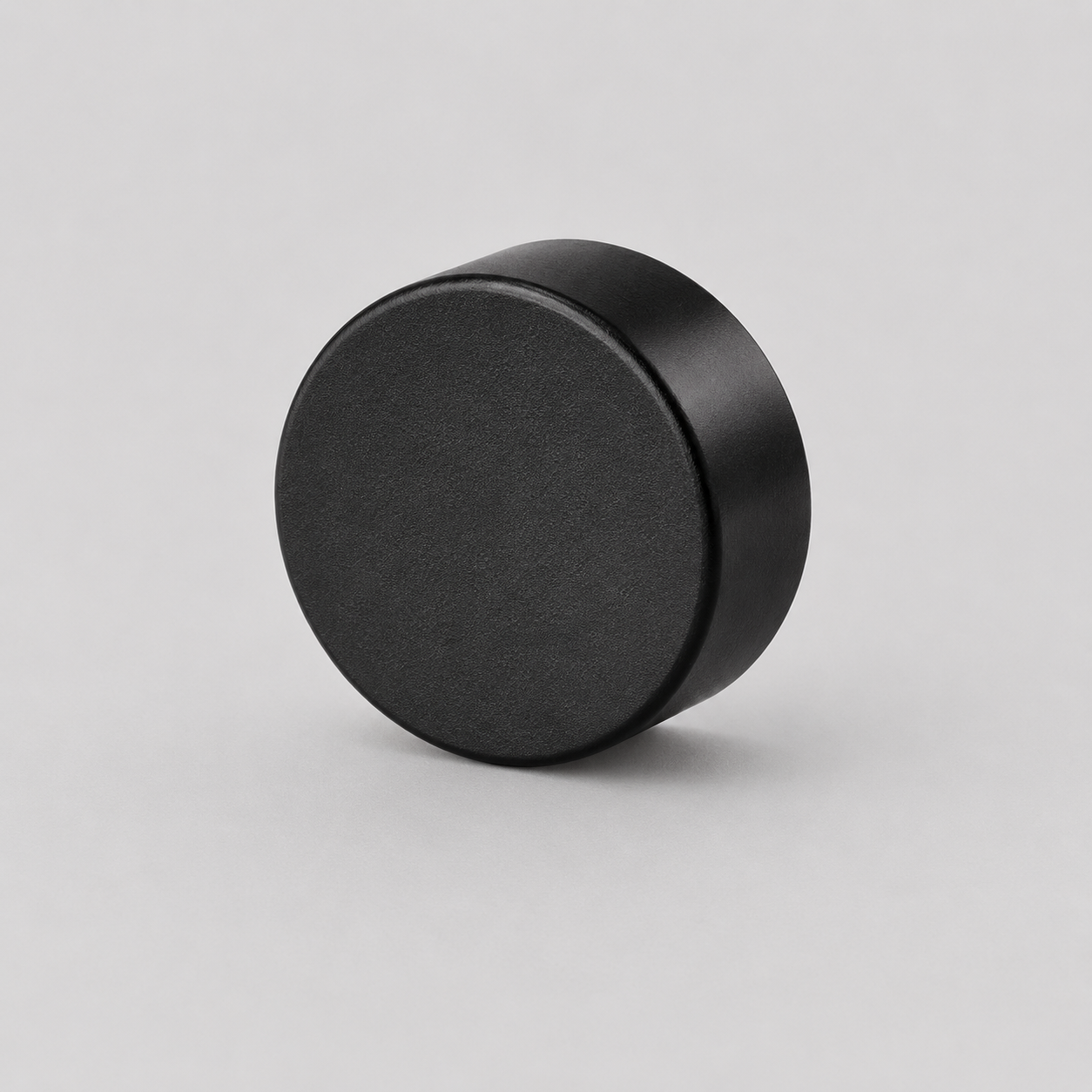 MAG-R20-END CAP 605